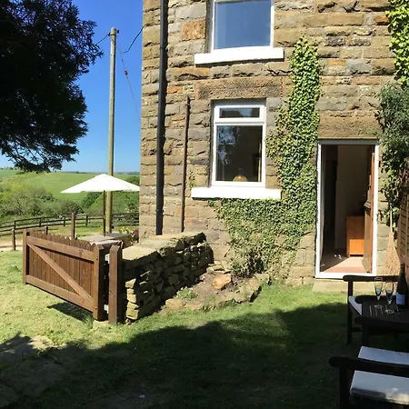 Low Flask Farm Holiday Cottages *